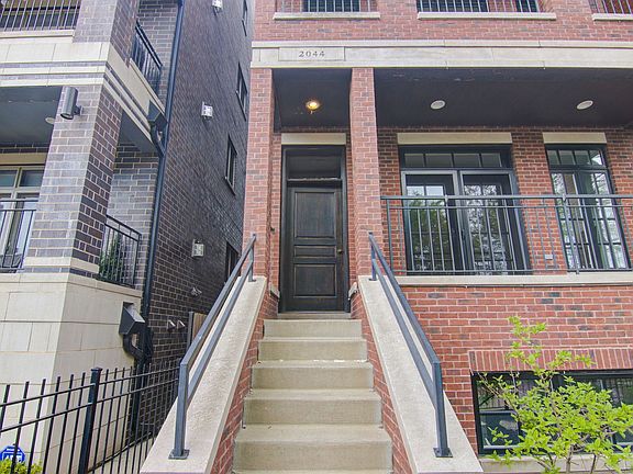 3rd image of 2044 N Burling St #2