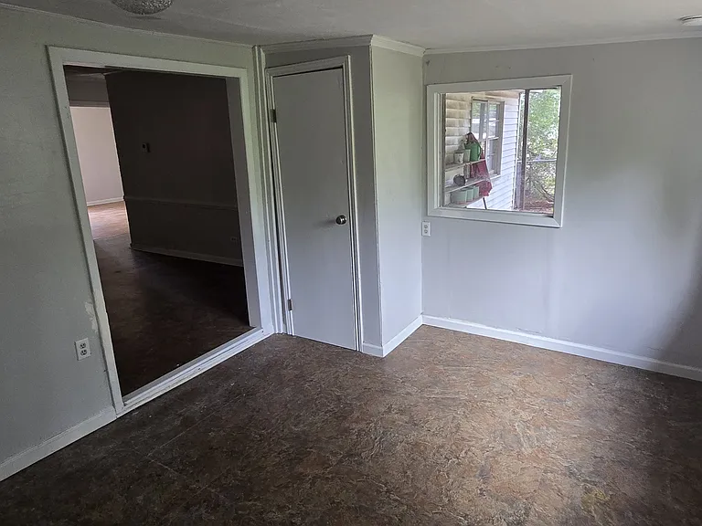 713 Hillview St — Photo 6