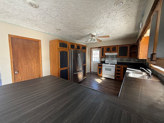 5th image of 404 N McNutt Ave