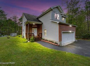 102 Black Bear Ln, Tobyhanna, PA