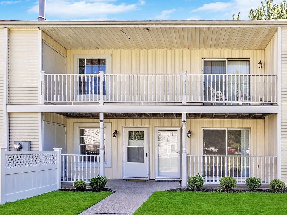 1st image of 8 Fairview Cir #8