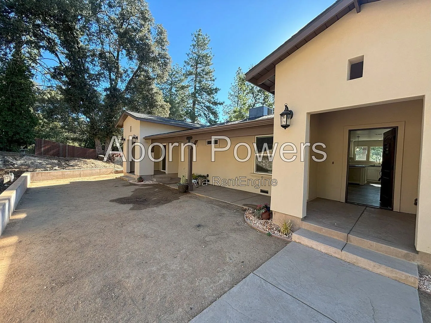 4 bed, 2.0 bath, 1794 sqft, $2,995 — Photo 2