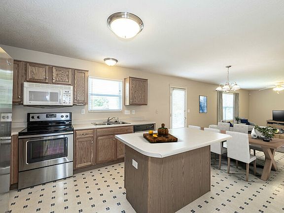 5th image of 7625 Livingston Ct