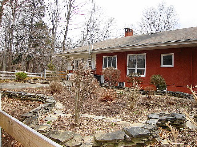 2nd image of 106 Northwoods Cir