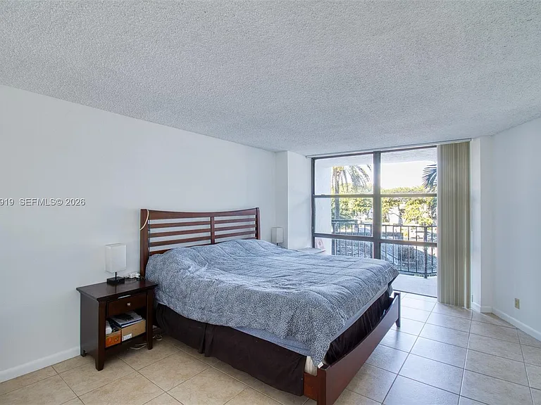 800 Parkview Dr #311 — Photo 12