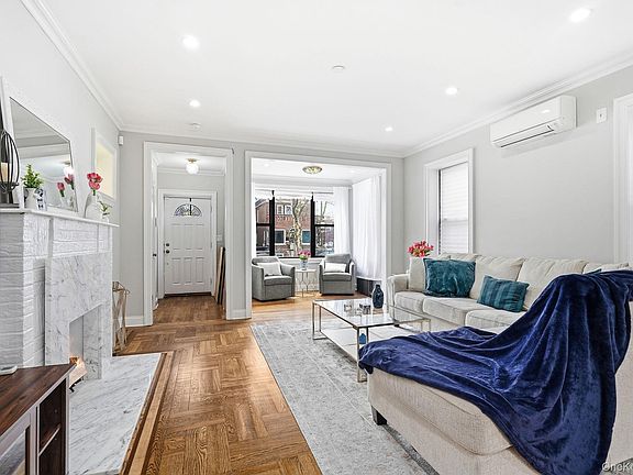 3rd image of 1163 Rhinelander Avenue