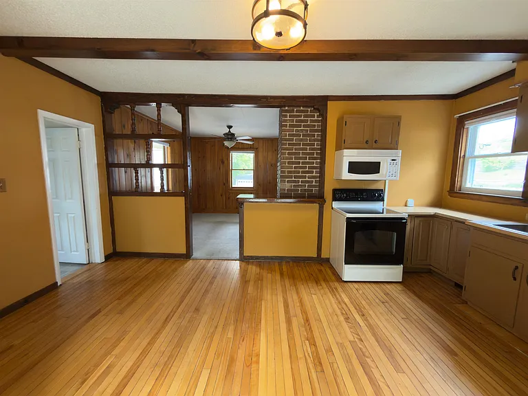 246 E Mason St — Photo 10