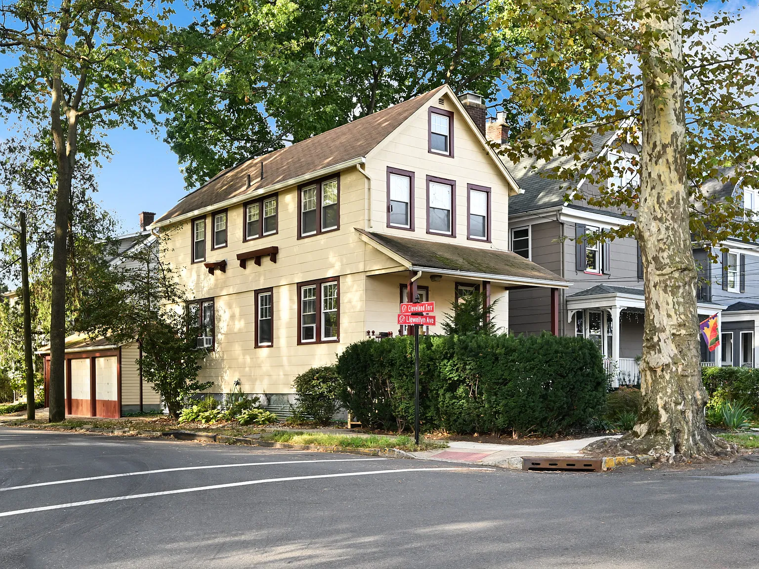 1 bed, 1.5 bath, 666 sqft, $2,300 — Photo 1