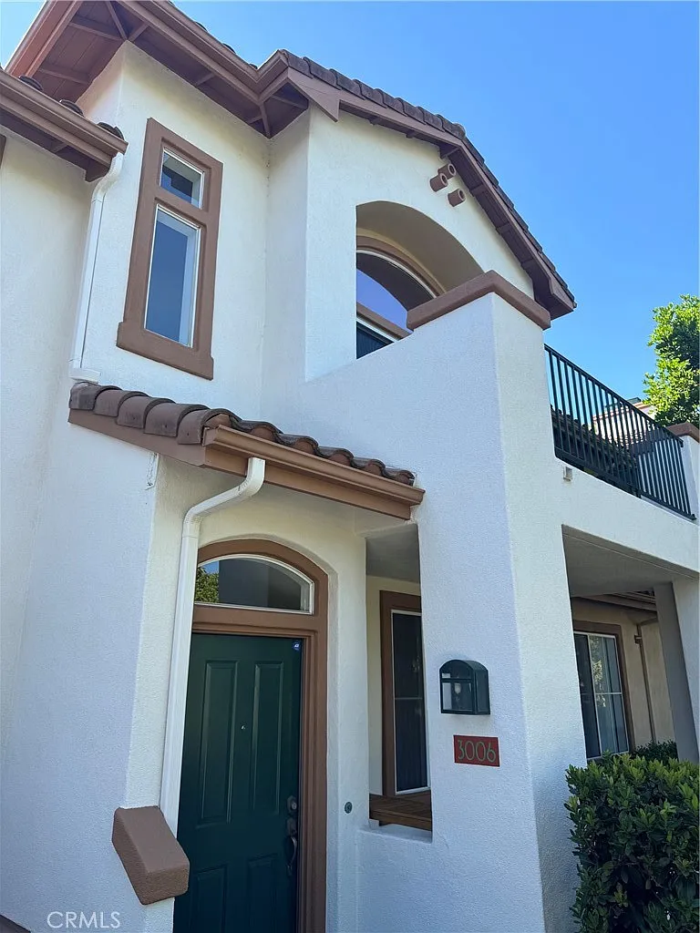 3 bed, 1177 sqft, $4,000 — Photo 1