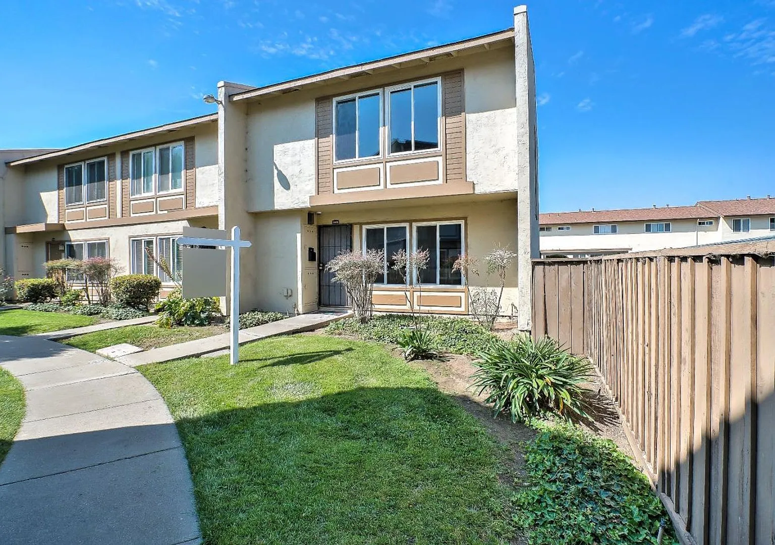 Available Now! | $3,500 - 3br /1.5 Ba Gorgeous Townhome In The Northgate Area Of Fremont — Photo 2