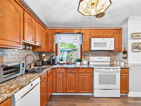 4th image of 1032 Willow Glen Dr