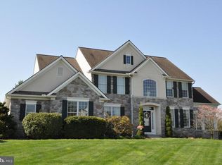 2146 Meadow Ridge Dr, Lancaster, PA 17601