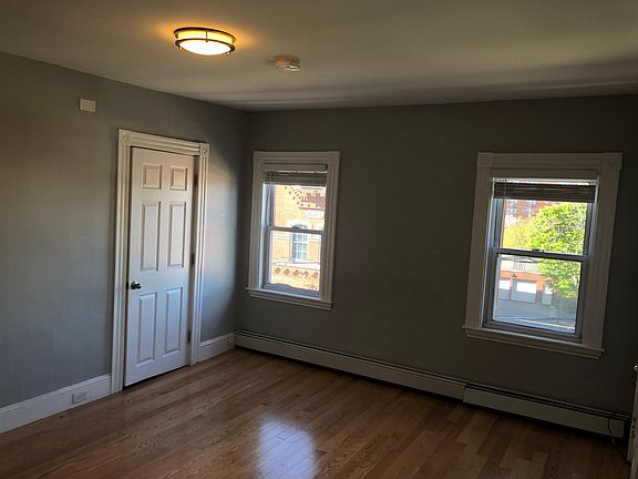 4th image of 30 Lowell St #5