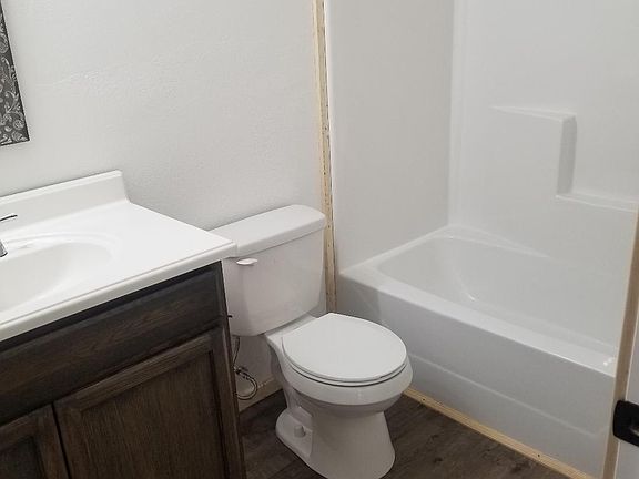 2nd image of 1009 E Oakland St