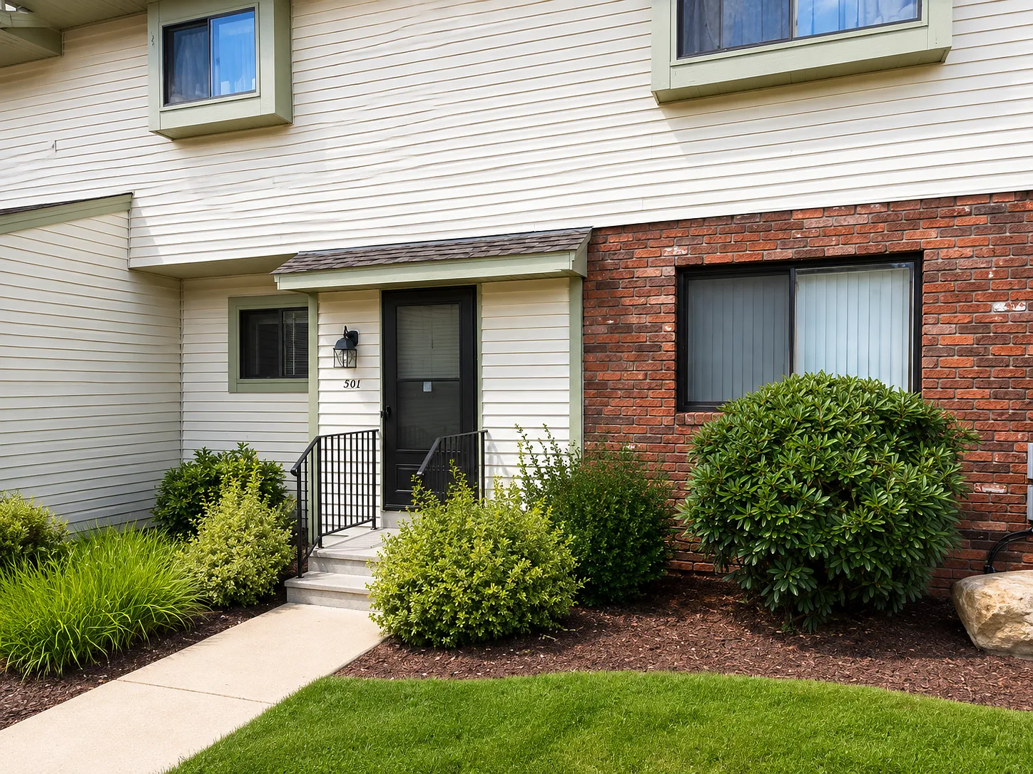2 bed, 1.5 bath, 1168 sqft, $2,200 — Photo 2