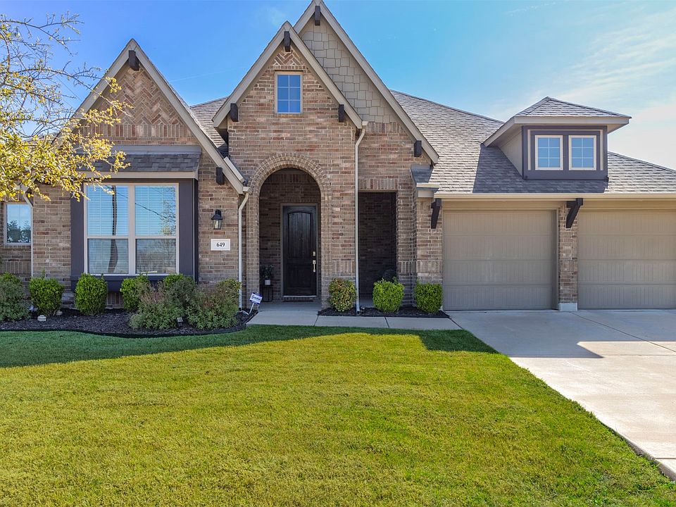 1st image of 649 Woodridge Dr