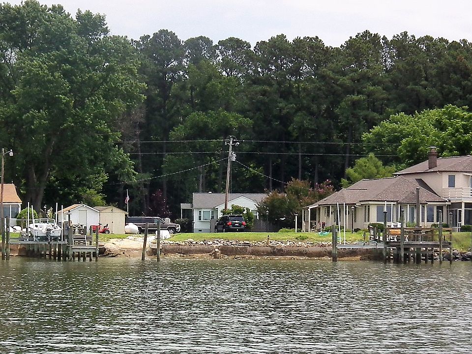 1st image of 20786 Waterside Dr