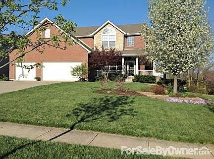 Front View
						:
						Plenty of gorgeous landscaping