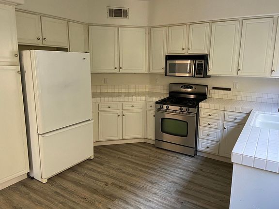 5th image of 15 Cottage Ln