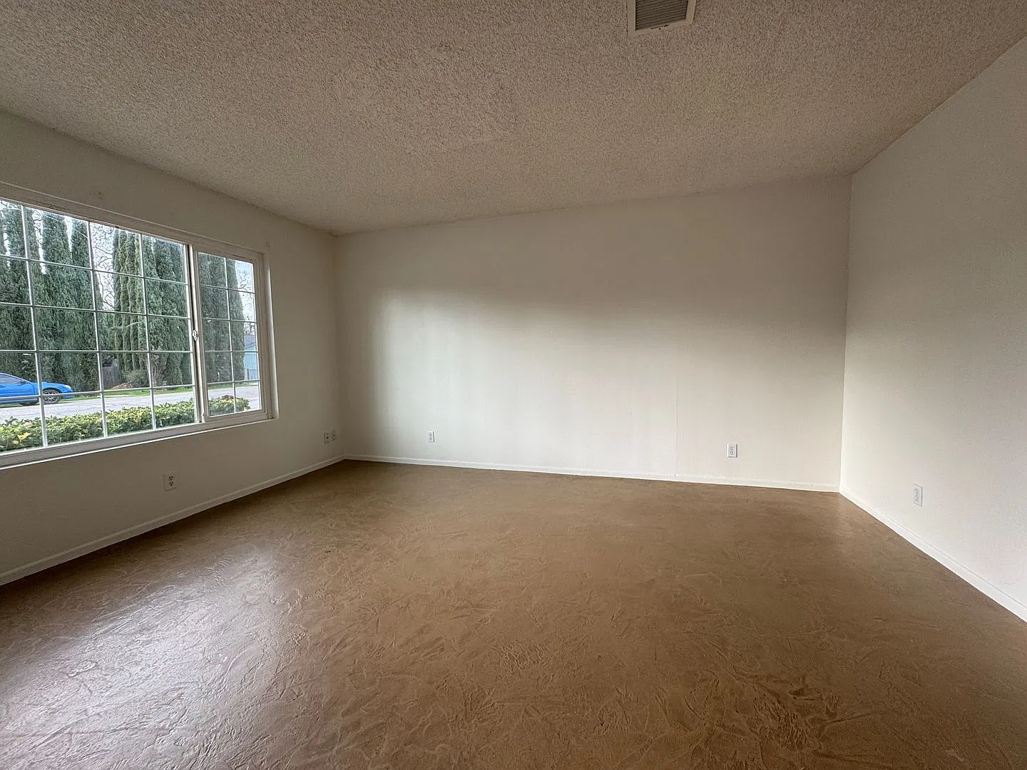 2 Bedroom Apartment — Photo 2