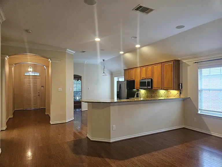 8562 Robertson Dr — Photo 11