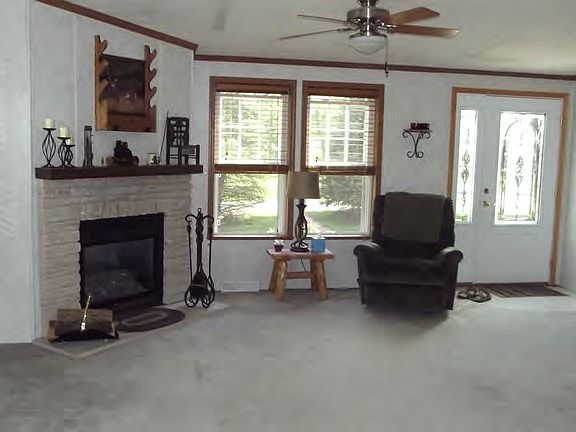 5th image of 102 E Spruce St