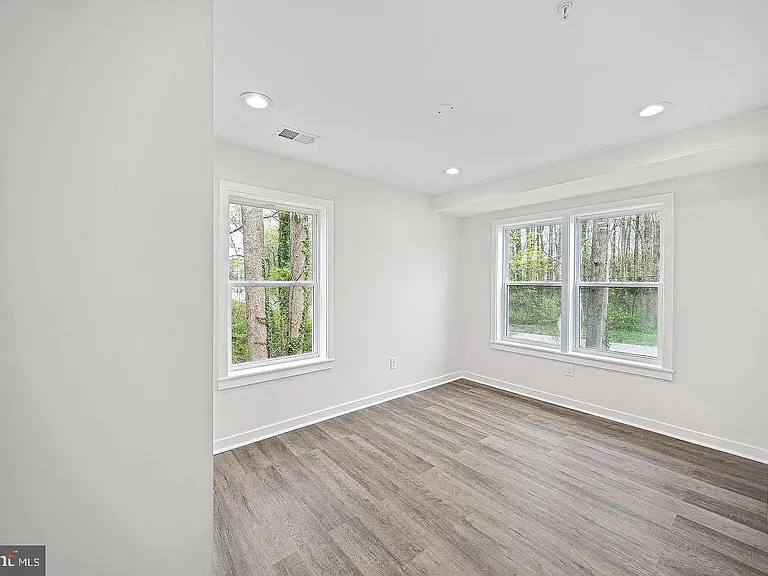 799 Central Ave E — Photo 18