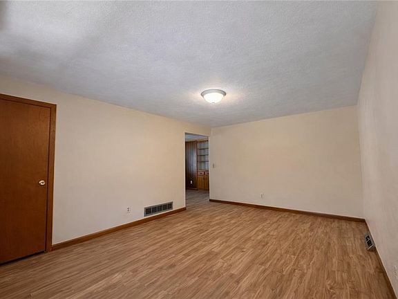 3rd image of 87 Pinehurst Ave