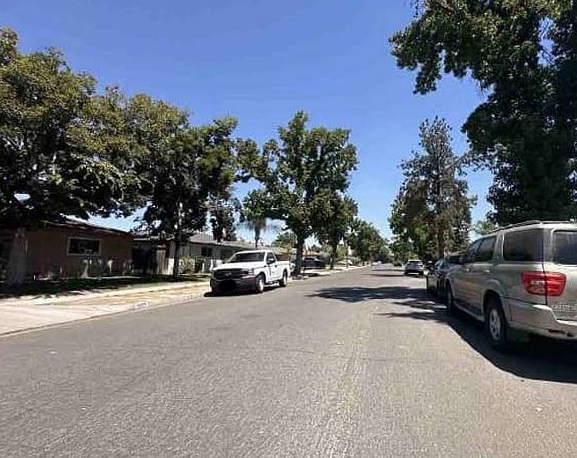Exterior Neighborhood (street photo)
