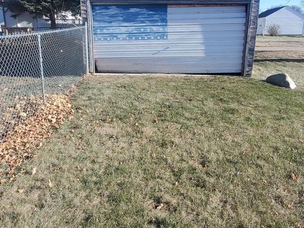 107 E Elm St, Holstein, IA 51025