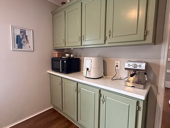 4th image of 500 Webster Rd