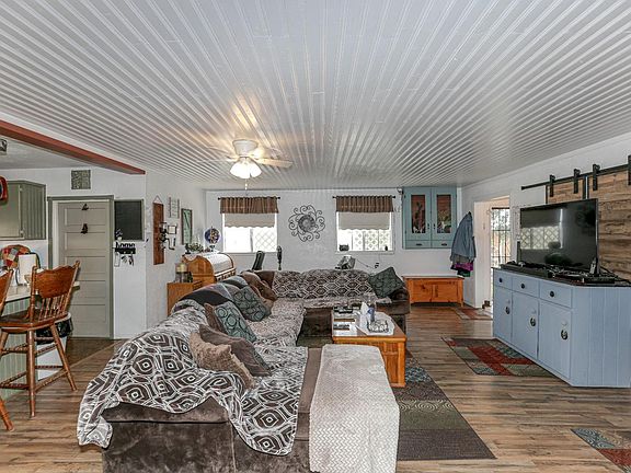 3rd image of 4395 Old Oak Ln