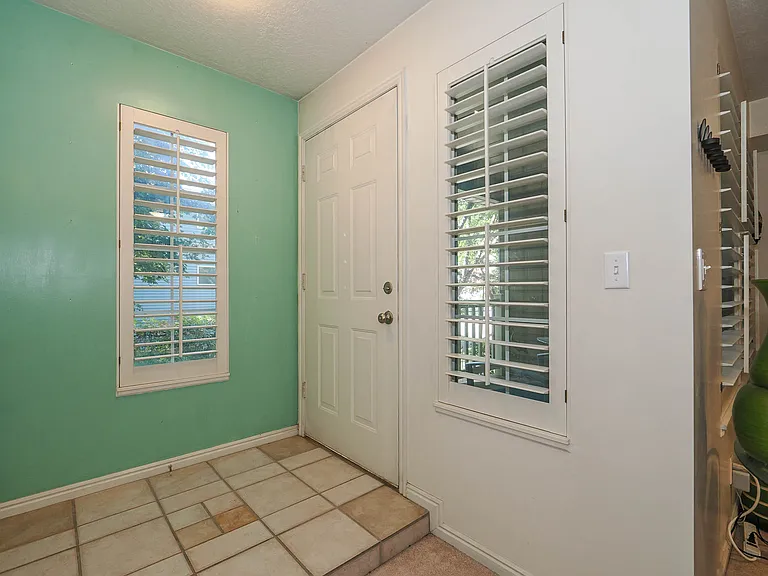 274 E Millpoint Pl — Photo 17