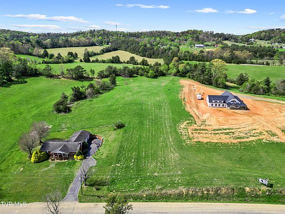 2nd image of 3 Red Hill Rd
