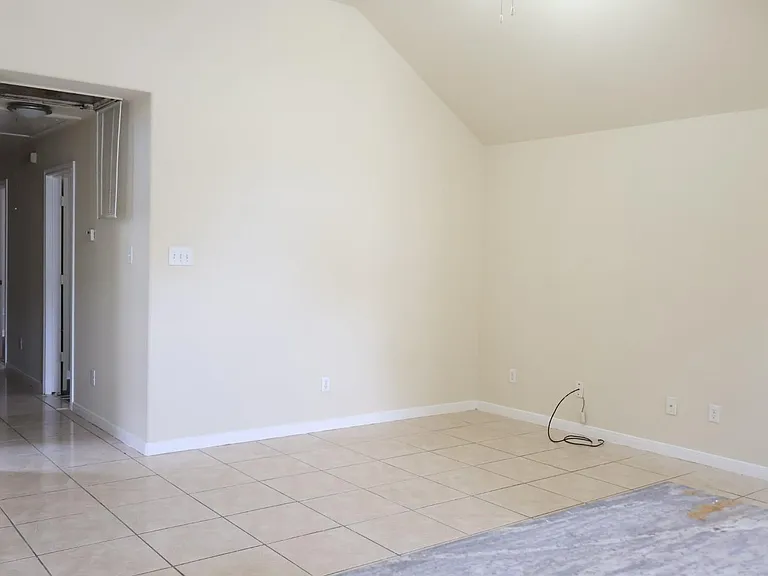 2112 Davis St — Photo 6