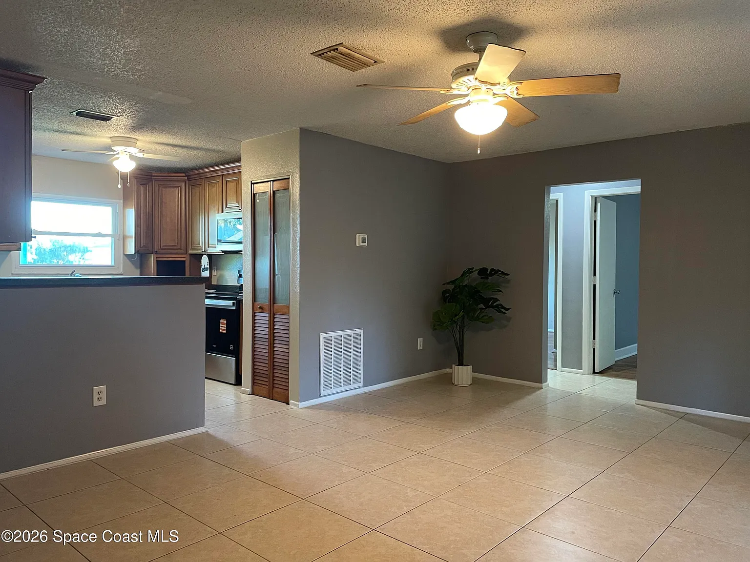 3 bed, 2.0 bath, 1186 sqft, $1,750 — Photo 4