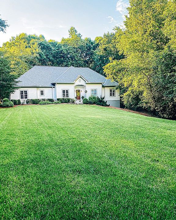 1st image of 190 Valley View Dr