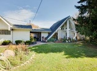 26081 Hidden Valley Dr, Farmington Hills, MI
