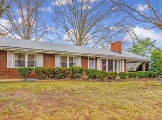 2042 Brookfield Dr, Roanoke, VA