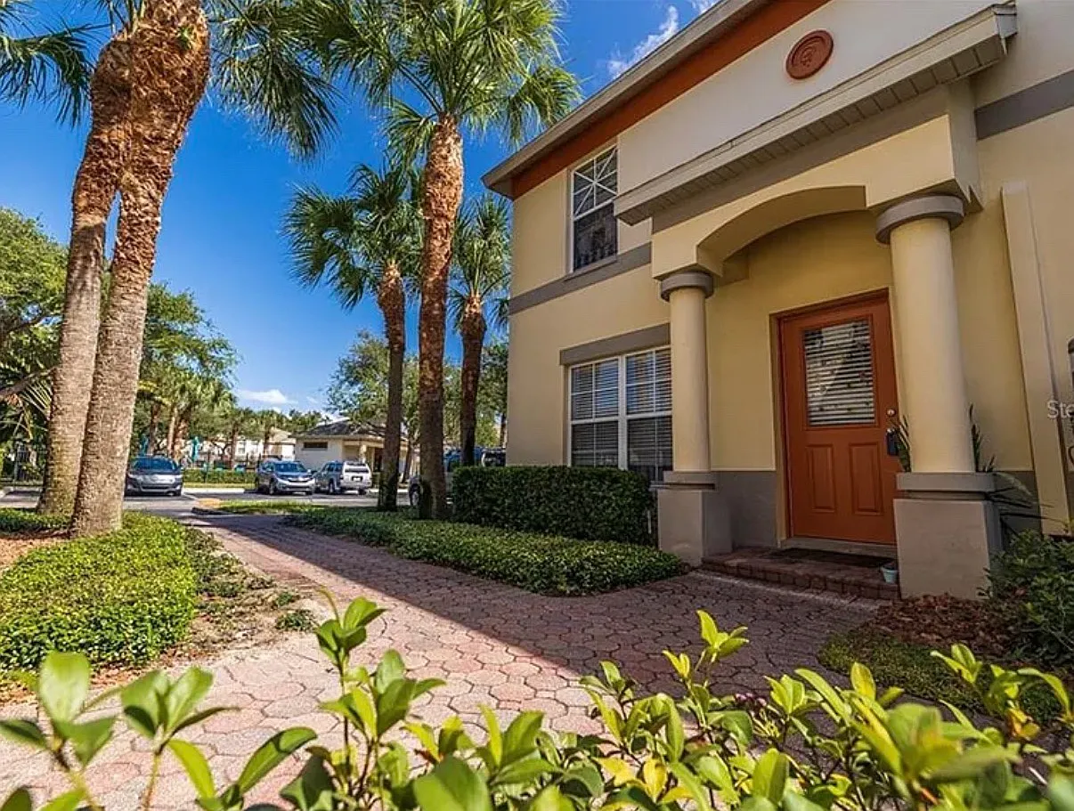 3 bed, 2.5 bath, 1345 sqft, $2,700 — Photo 2