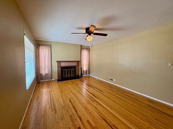 3rd image of 1051 E Austin Ave