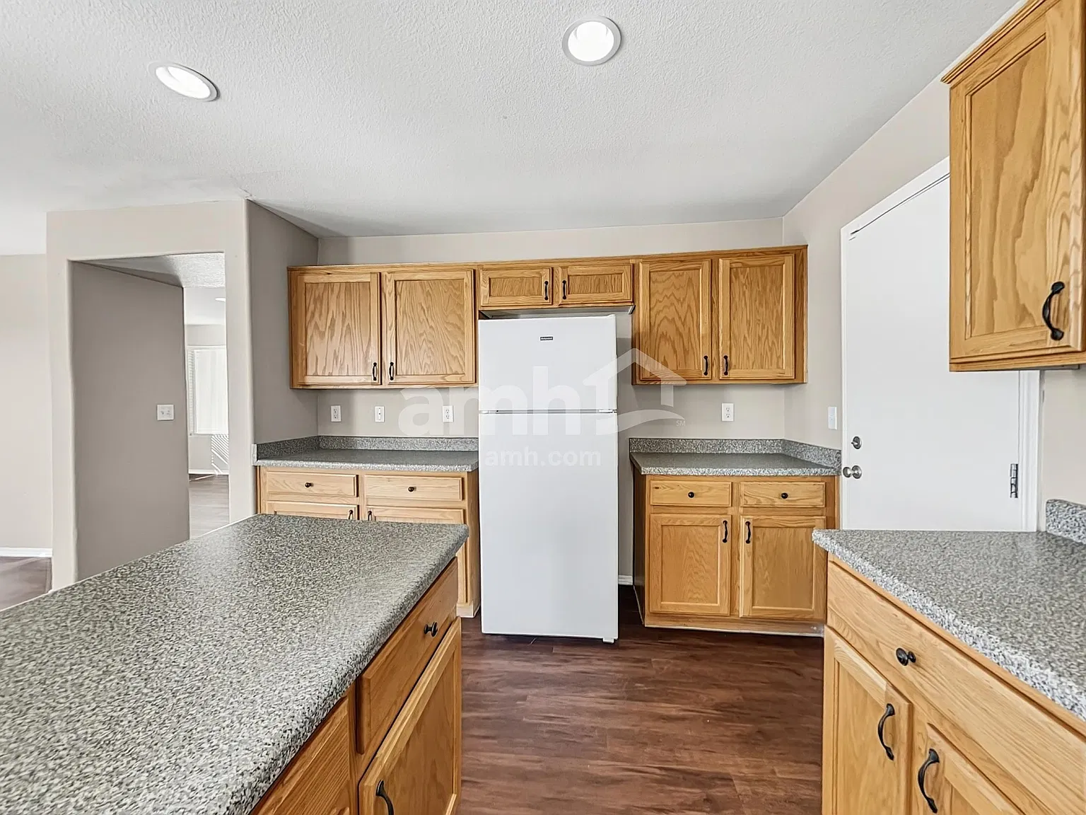 3 bed, 2.5 bath, 1853 sqft, $2,250 — Photo 4