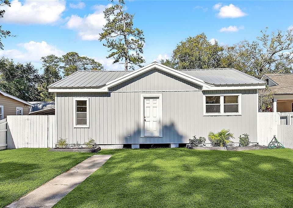 724 Lamarque St, Mandeville, LA 70448 MLS 2418903 Zillow