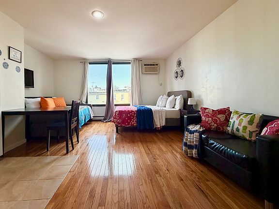 3rd image of 2285 Pacific St #3R