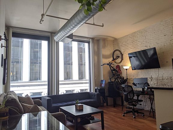 2nd image of 828 17th St Unit 417