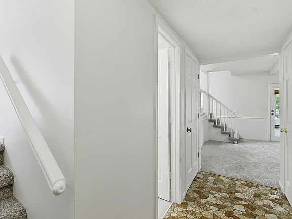 5th image of 2217 S 164th Cir