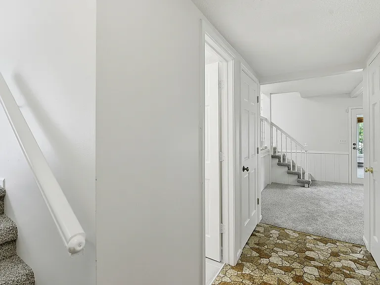 2217 S 164th Cir — Photo 4