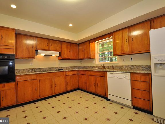 3rd image of 4629 Hillbrook Dr