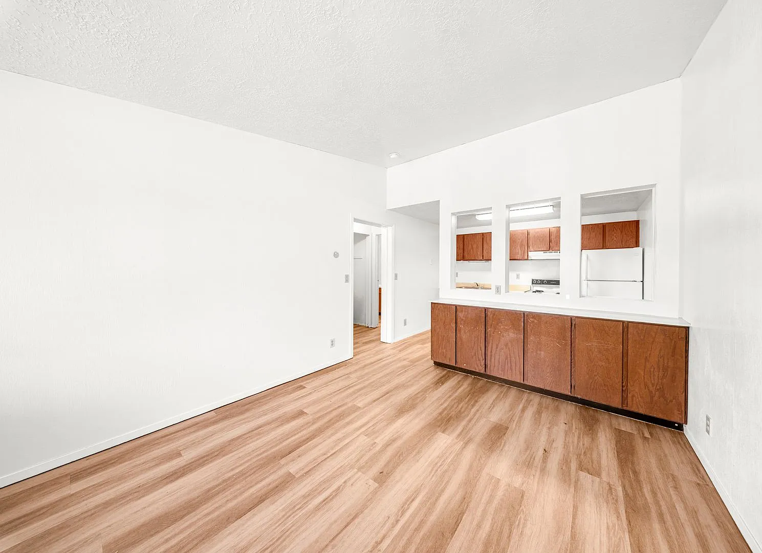 Springtree Gardens Condo — Photo 4