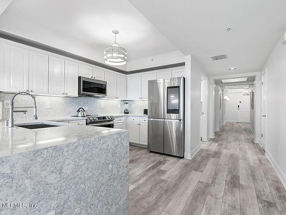 5th image of 200 OCEAN CREST Drive #310